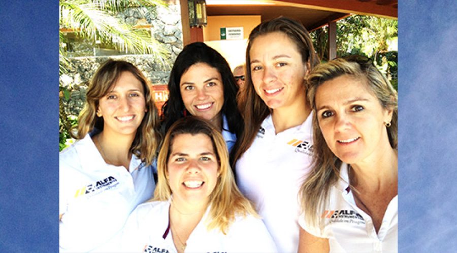Equipe feminina de vela enfrenta fortes ventos