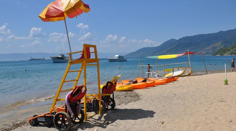 Banho de mar também para pessoas com deficiência