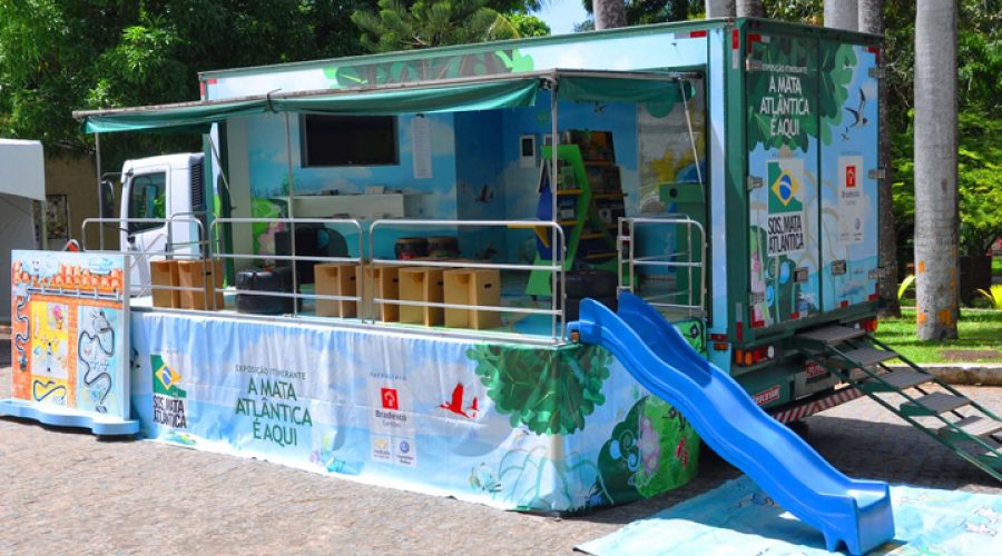 Ilhabela recebe caminhão com exposição sobre a Mata Atlântica