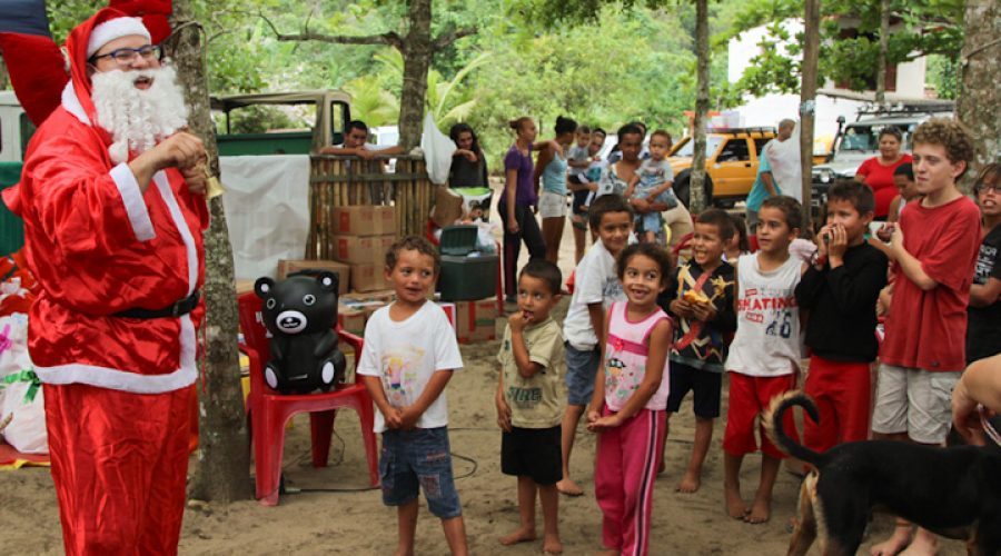 Natal antecipado para crianças de Castelhanos