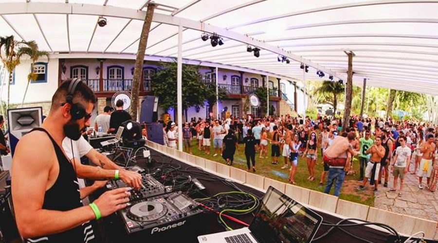 Carnaval nos Beach Clubs de Ilhabela
