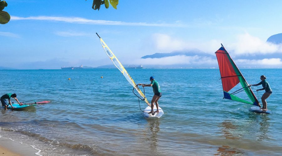 Ilhabela recebe aulas gratuitas de Windsurf
