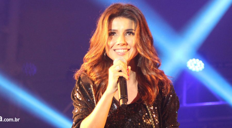 Paula Fernandes encanta Ilhabela