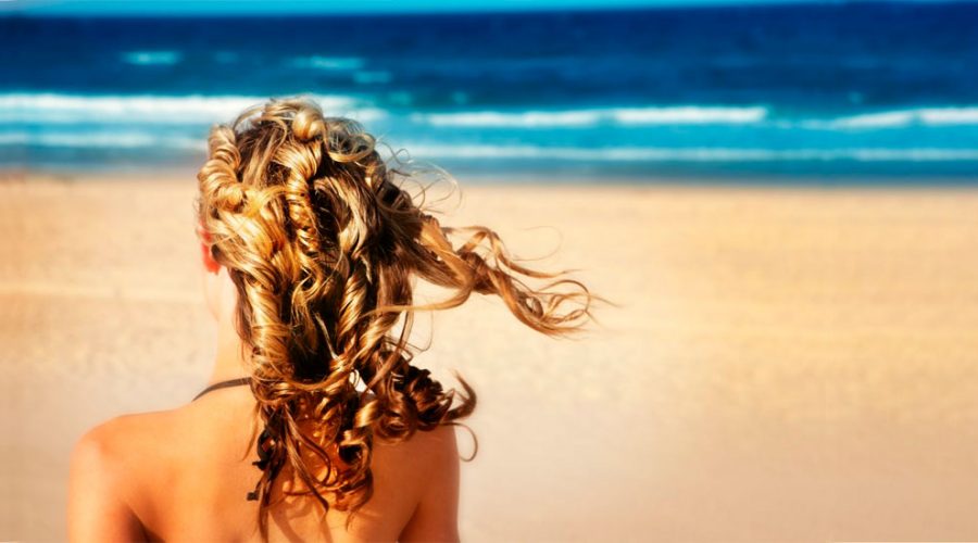 Verão x Cabelo: como proteger os cabelos da água do mar, sol e piscina