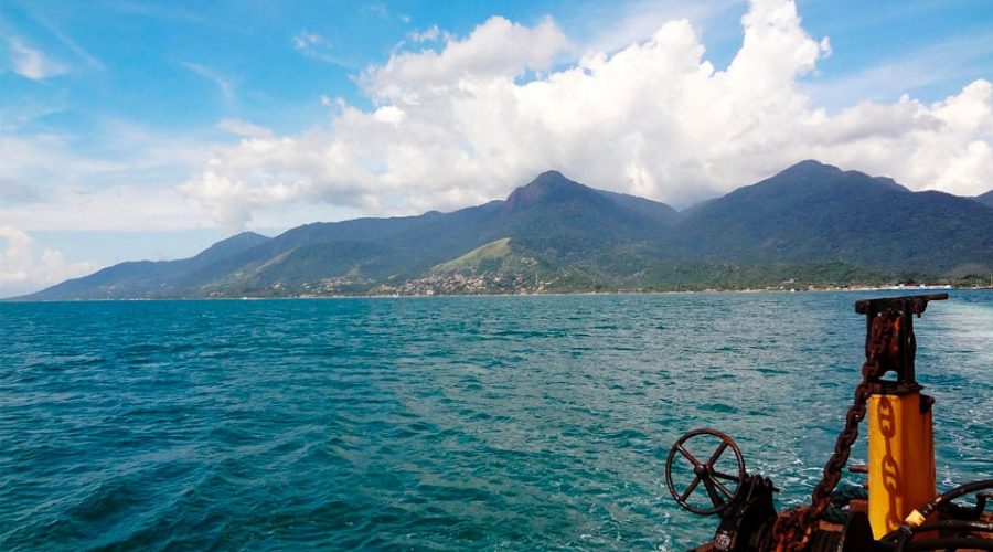 Hostel da Vila apoia ação de limpeza de praia em Ilhabela